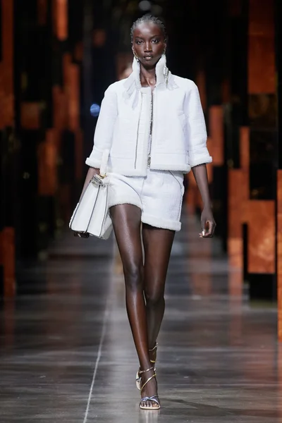 Look 11